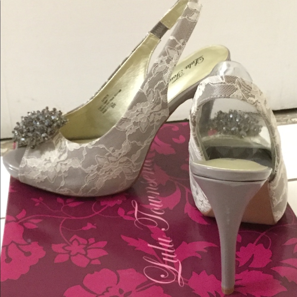 *New* Size 8 WIDE Champagne Lace Peep Toe Heels